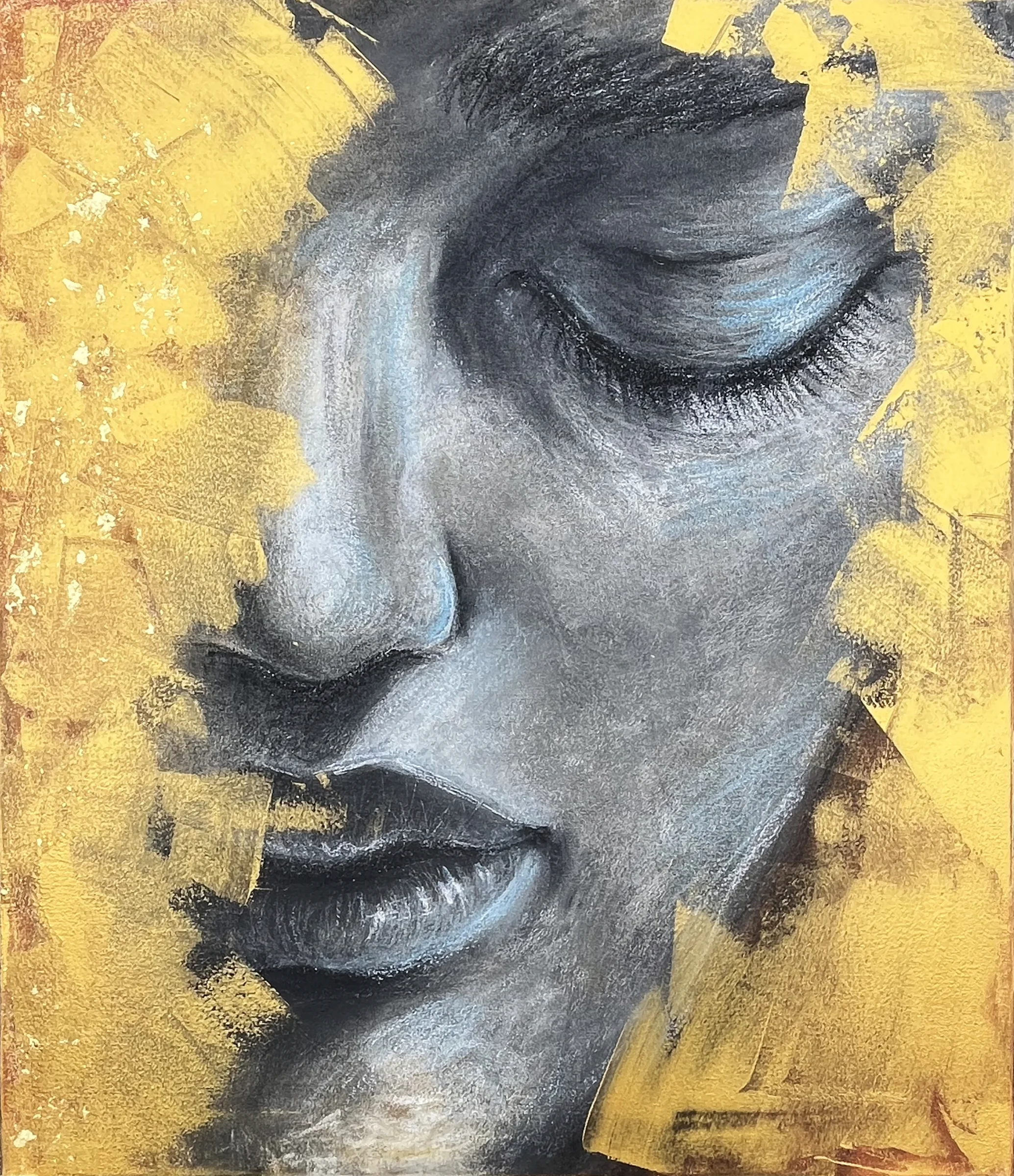 Tvář, suchý pastel, akryl a plátkové zlato, 60 × 70 cm